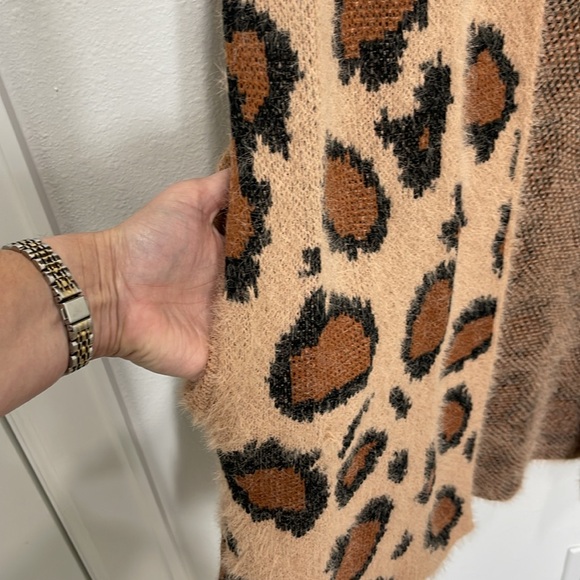 Fuzzy Animal Print Open Front Cardigan - Picture 7 of 9